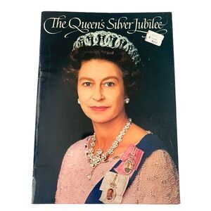 VTG 1977 The Queen’s Silver Jubilee Softcover Collectible Commemorative Book
